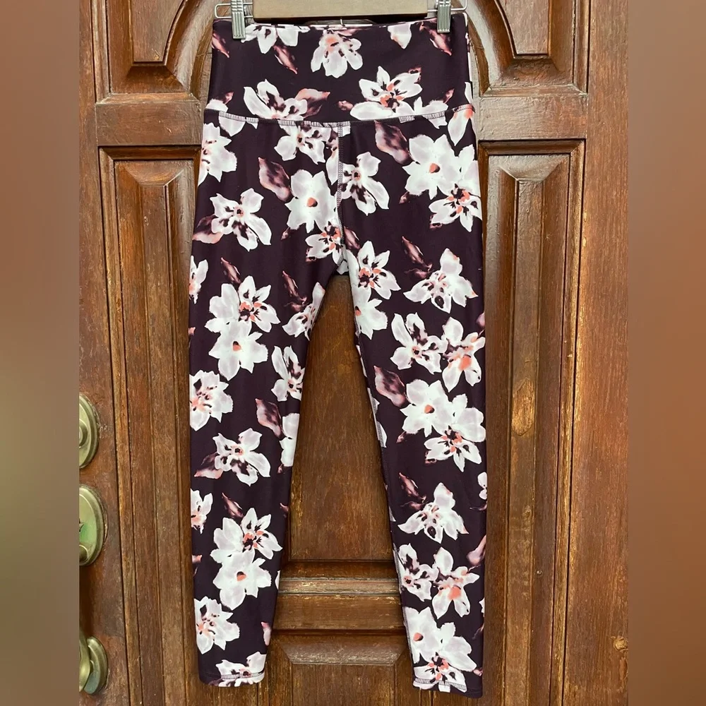 đźŤ2/$45~NWOT Balance Collection Wild Plum Floral Leggings~Large - Picture 2 of 11